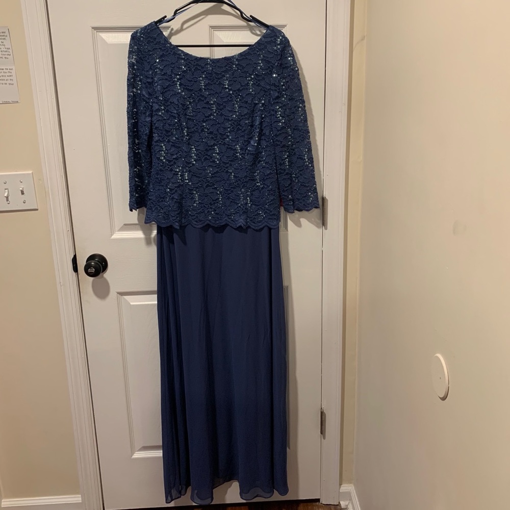 Alex evenings size 14 sequence lace gown